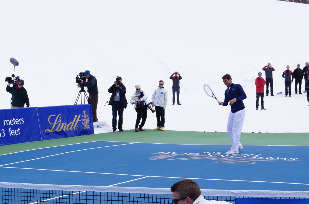 O dia em que vimos Federer jogar… numa&nbsp;geleira!